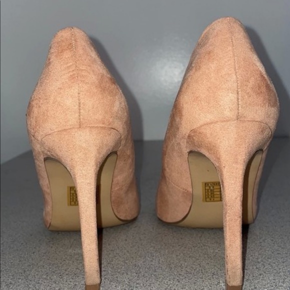 Closed pointy toe heels - Picture 4 of 6